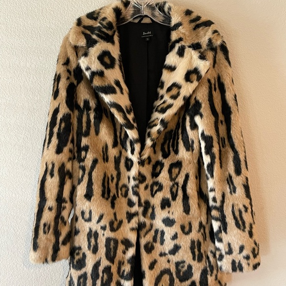 Bardot Jackets & Blazers - Bardot Leopard Print Faux Fur Coat